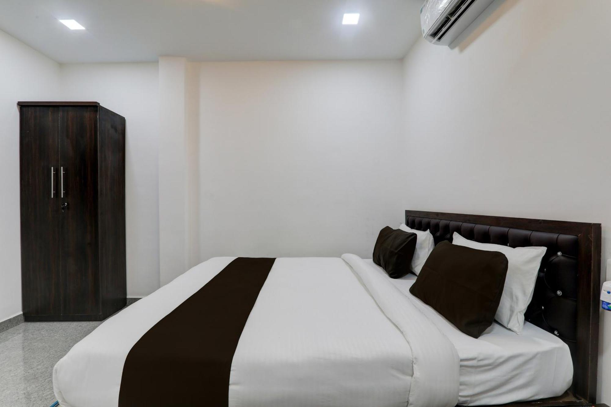 Super Hotel O Flagship Hotel Mk Palace Лакнау Екстериор снимка