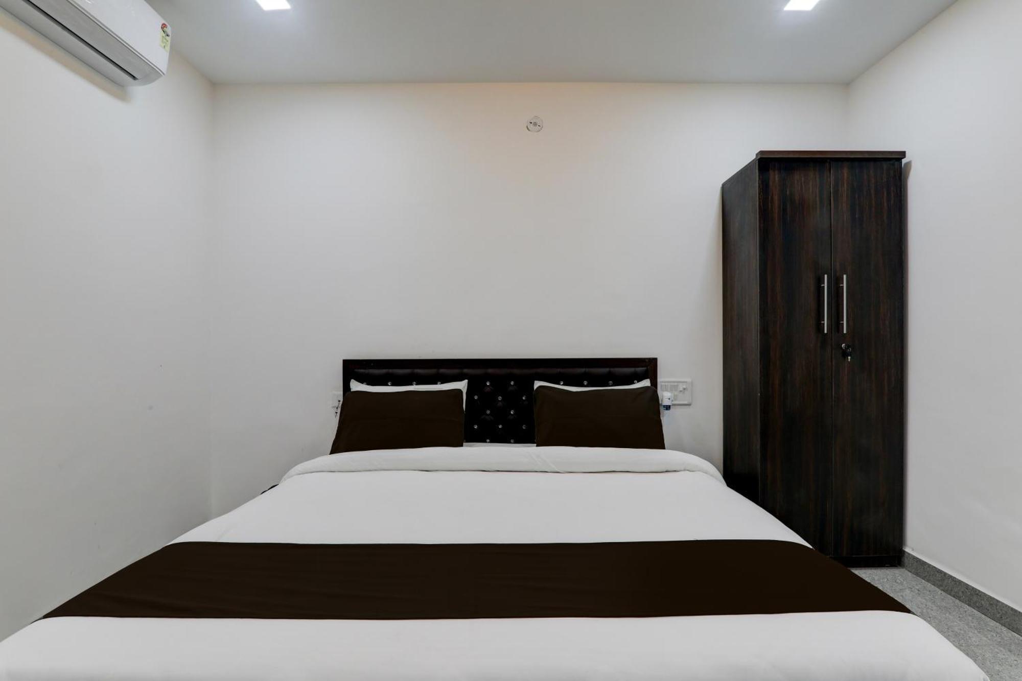 Super Hotel O Flagship Hotel Mk Palace Лакнау Екстериор снимка