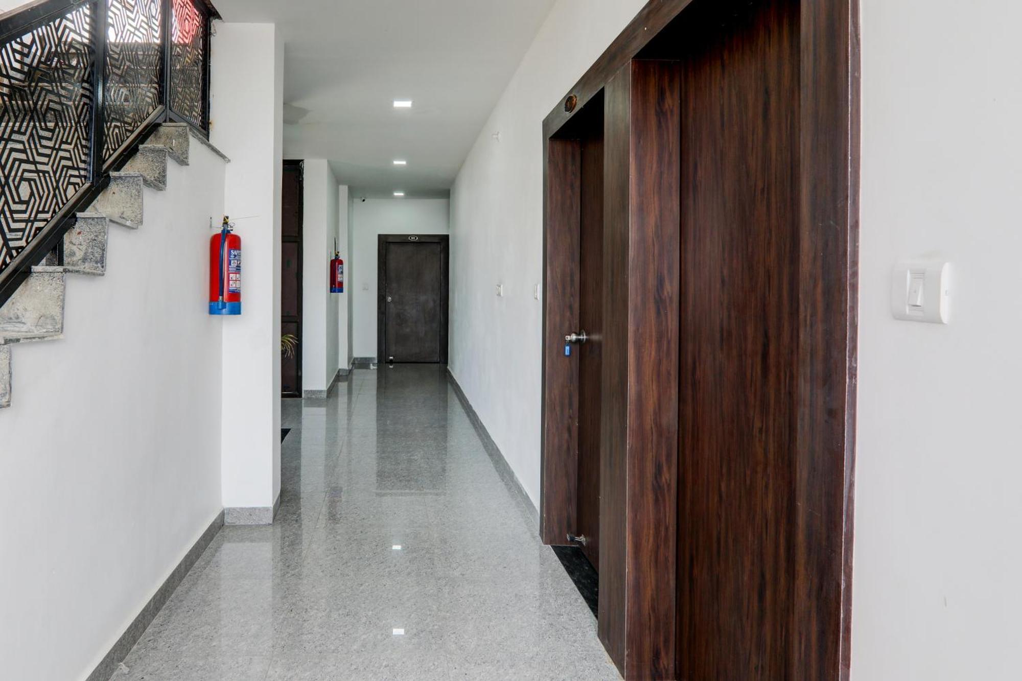 Super Hotel O Flagship Hotel Mk Palace Лакнау Екстериор снимка