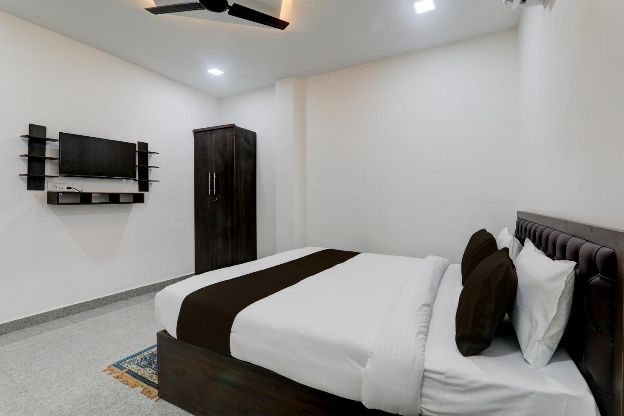 Super Hotel O Flagship Hotel Mk Palace Лакнау Екстериор снимка