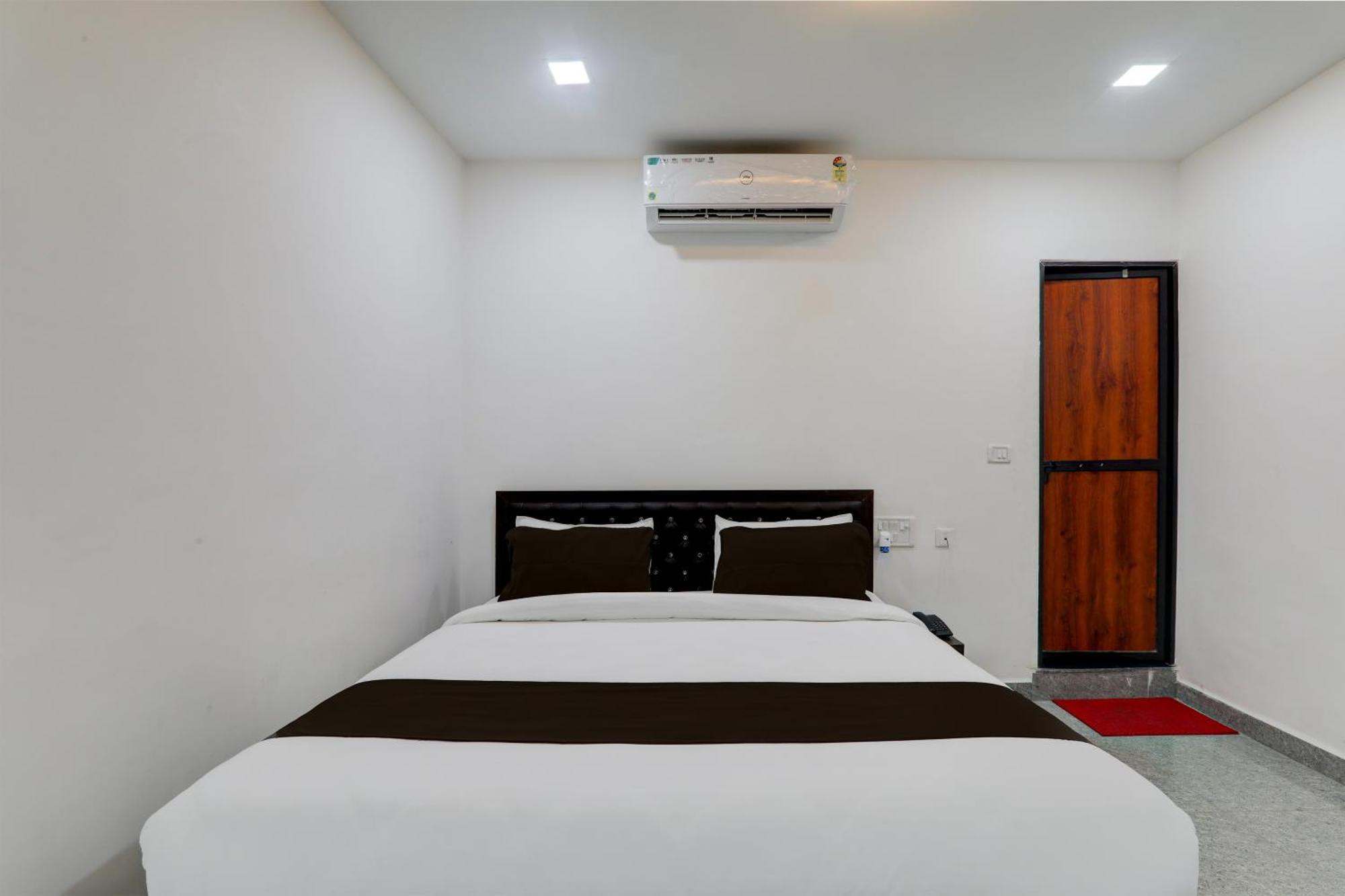Super Hotel O Flagship Hotel Mk Palace Лакнау Екстериор снимка