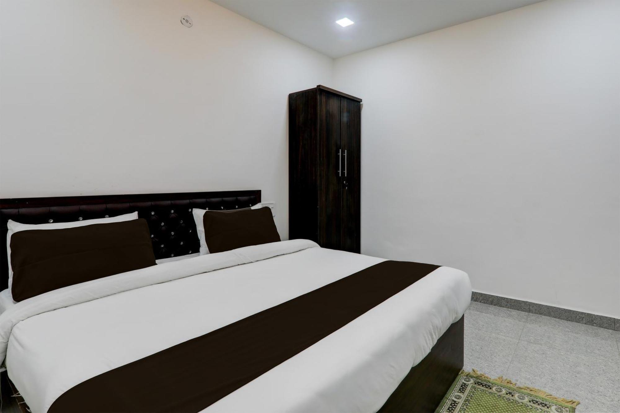 Super Hotel O Flagship Hotel Mk Palace Лакнау Екстериор снимка