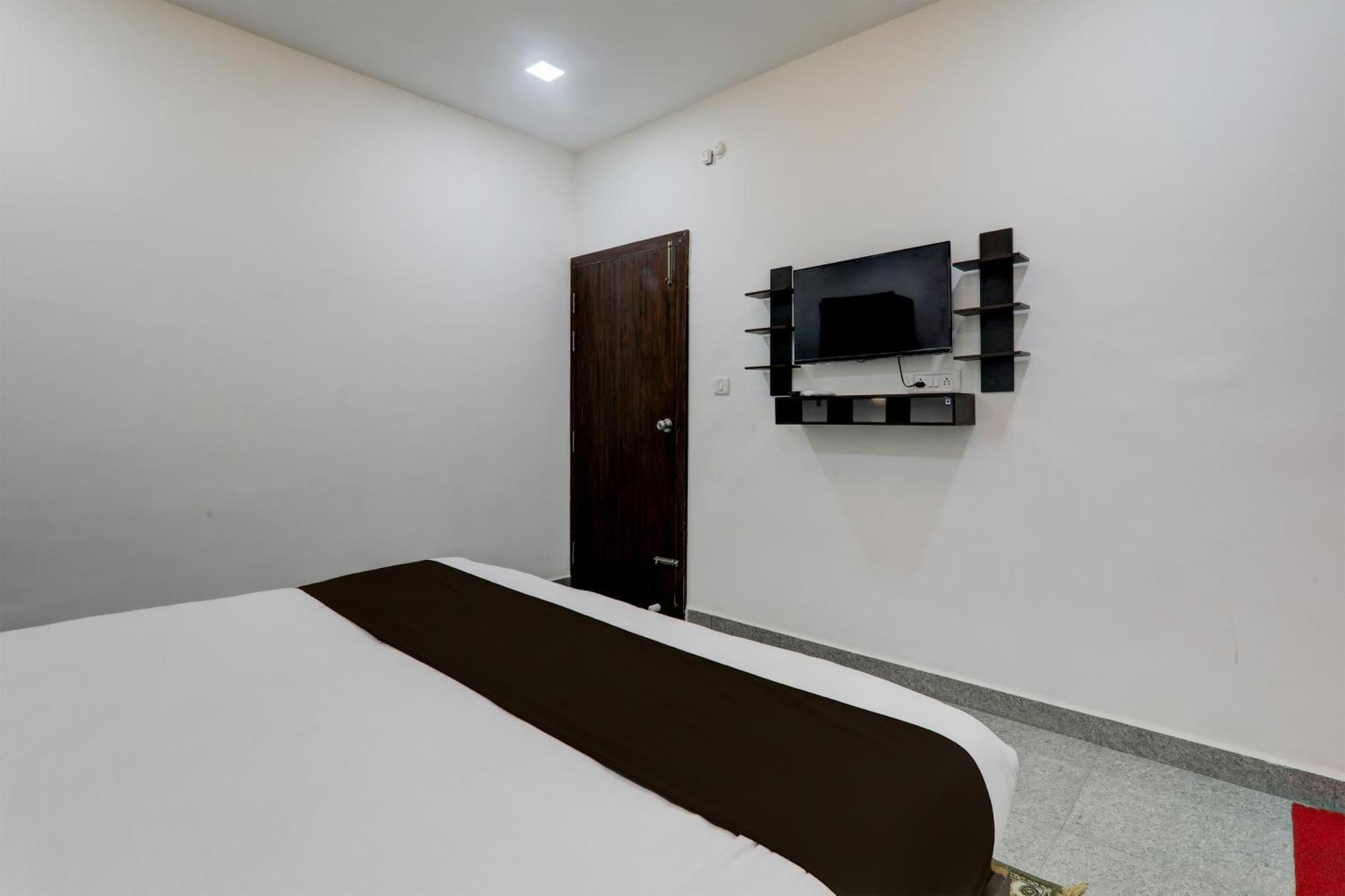Super Hotel O Flagship Hotel Mk Palace Лакнау Екстериор снимка